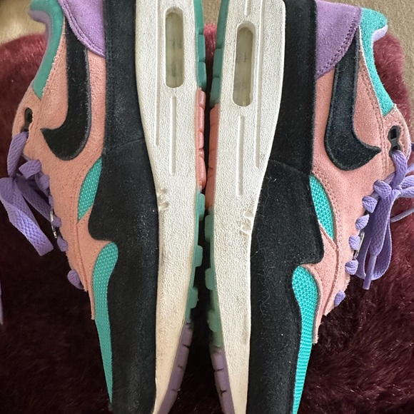 Nike “HAVE A NICE DAY” Sneakers with Purple and Teal Highlights - Picture 6 of 9